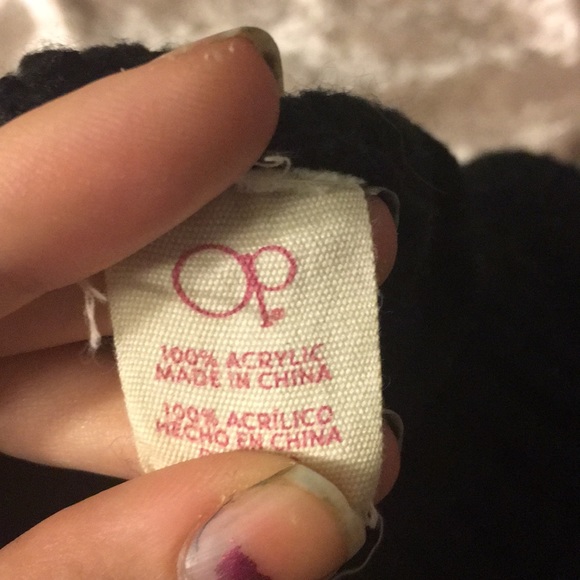 NWOT black knit beret - Picture 2 of 2